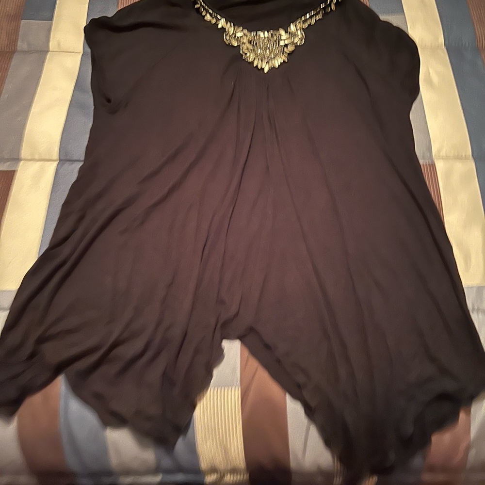 Women’s plus 2x top from Kohls.  Tunic length. Nonsmoking, cat friendly home.